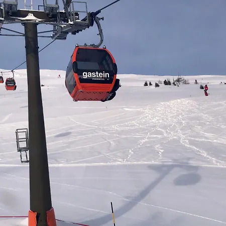 מלון - The Storks - Adults Only