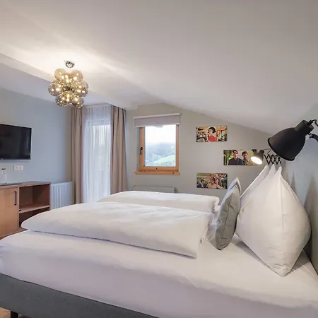 - The Storks - Adults Only Bad Hofgastein